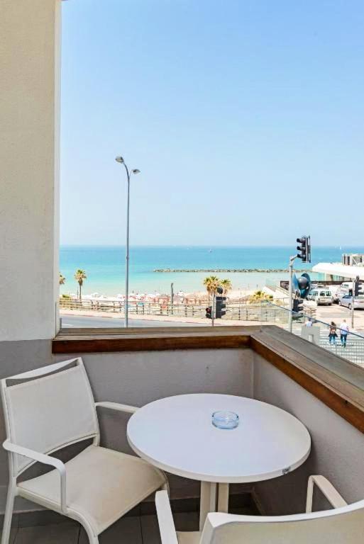 Hotel Olive Gordon By The Beach à Tel-Aviv Extérieur photo